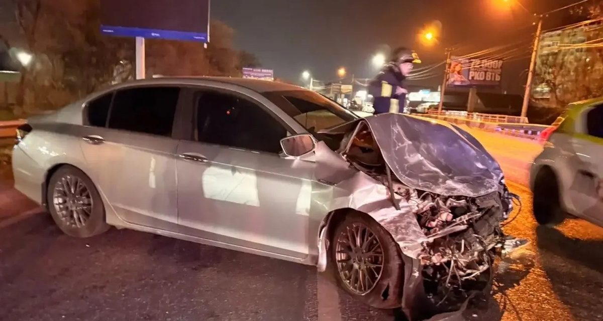 В Уссурийске водитель Nissan March не уступил дорогу Honda Accord — погибли он и двухлетний пассажир