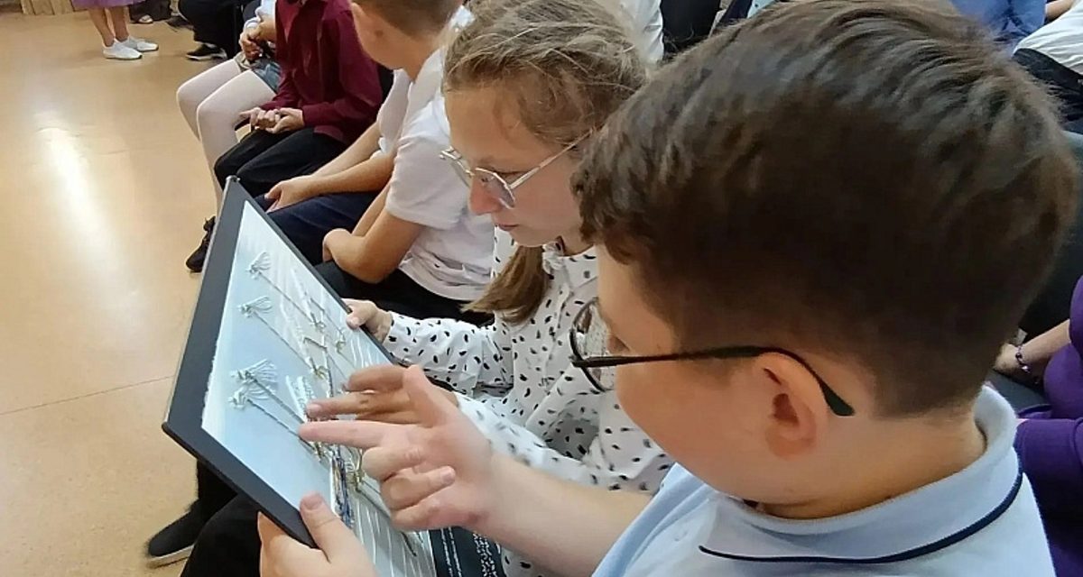 Многие дети с нарушением зрения впервые «увидели» дикую природу на тактильных фотографиях