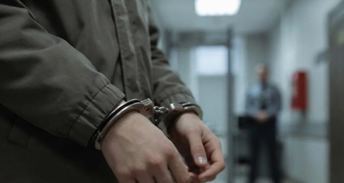 Работника семейной пары задержали по подозрению в двойном убийстве на улице Русской
